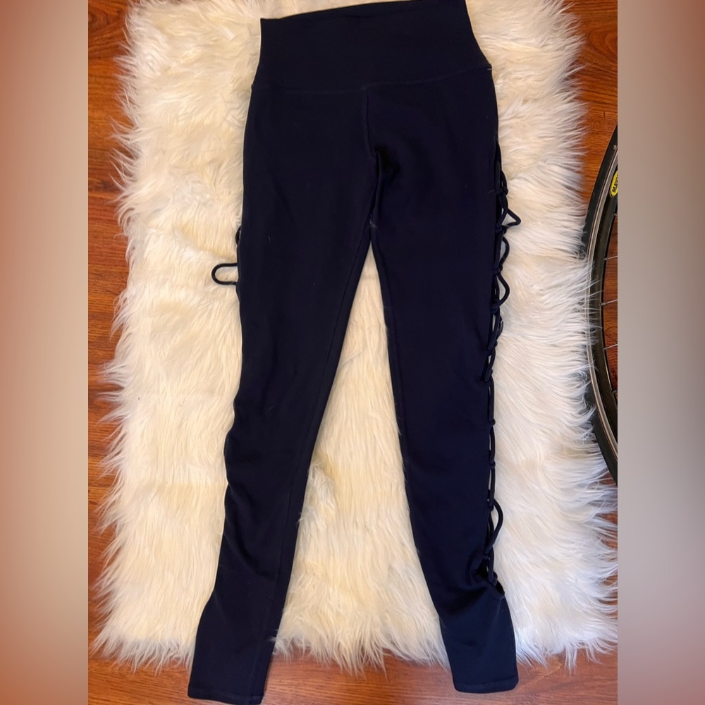 Alo Yoga High Rise Interlace Leggings Navy Blue
Size S Lace Up Athleisure - Picture 5 of 5